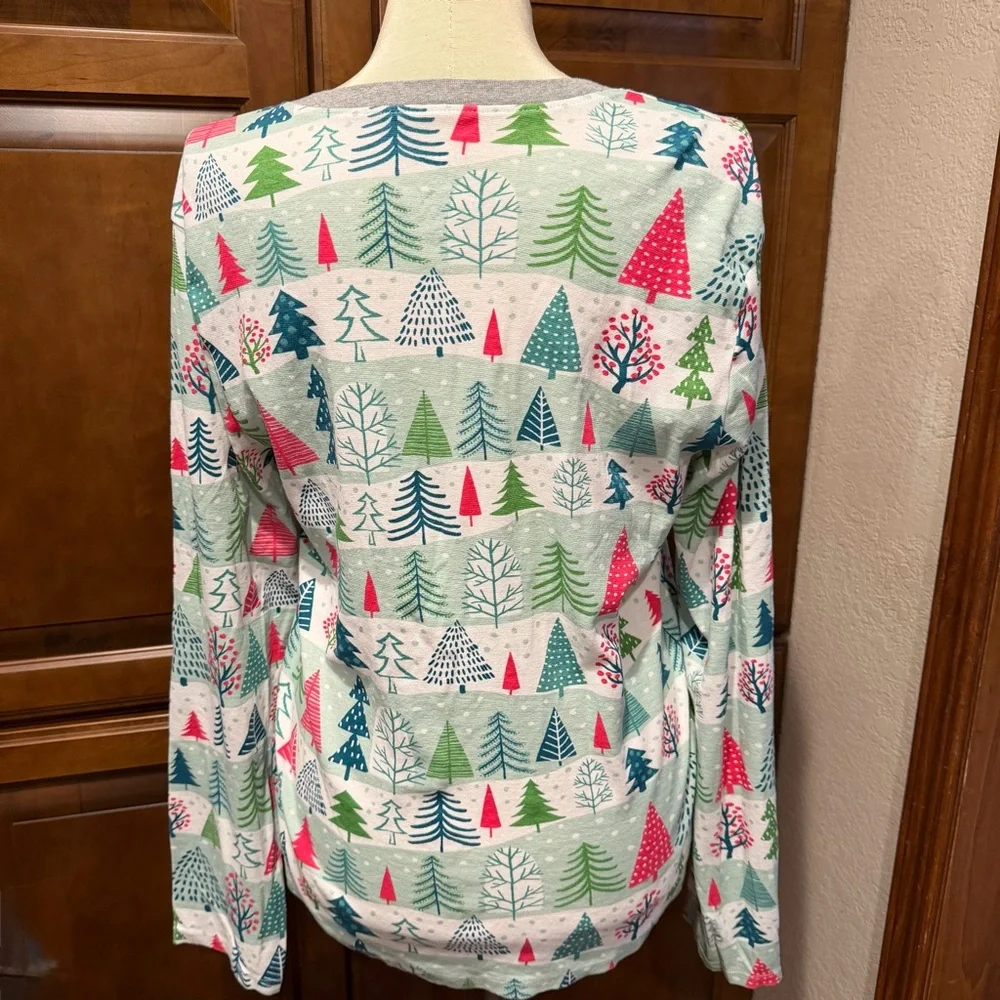 The Honest Company Ladies XL Festive “Feelin Pine” Xmas Tree Pajama Top Cotton